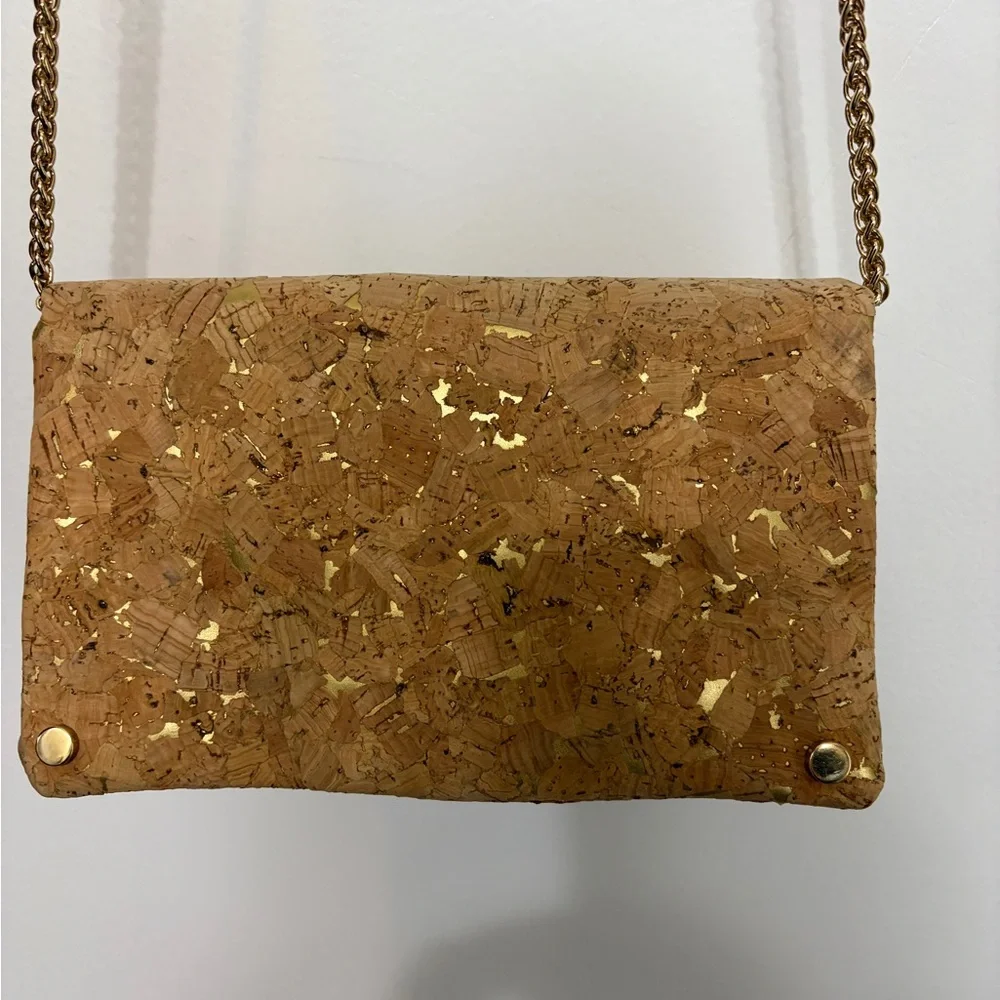 Cork style crossbody with gold chain. 8-1-2 x 6-1/2 - Picture 2 of 3